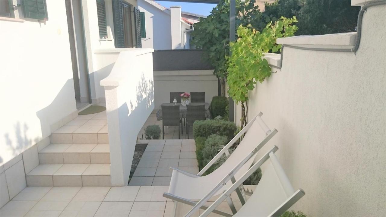 Apartments Riba Vis Rum bild