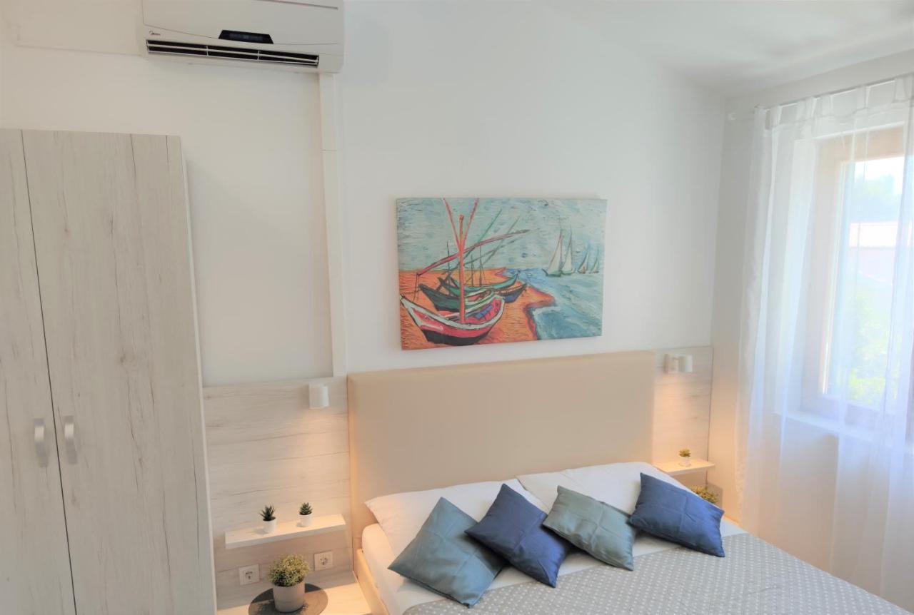 Apartments Riba Vis Rum bild
